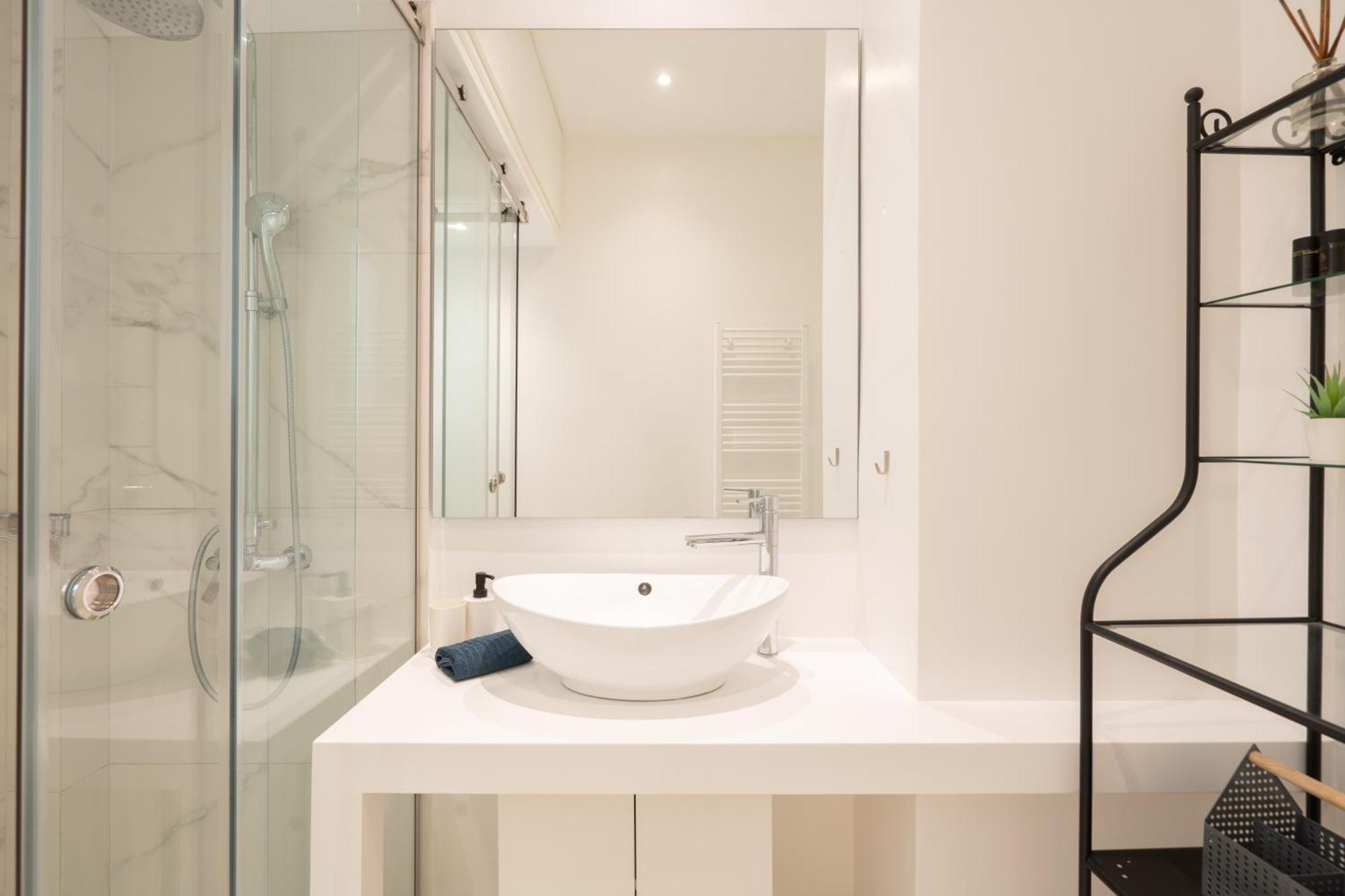 Sophisticated Modern Apt In Athens Center Εξωτερικό φωτογραφία