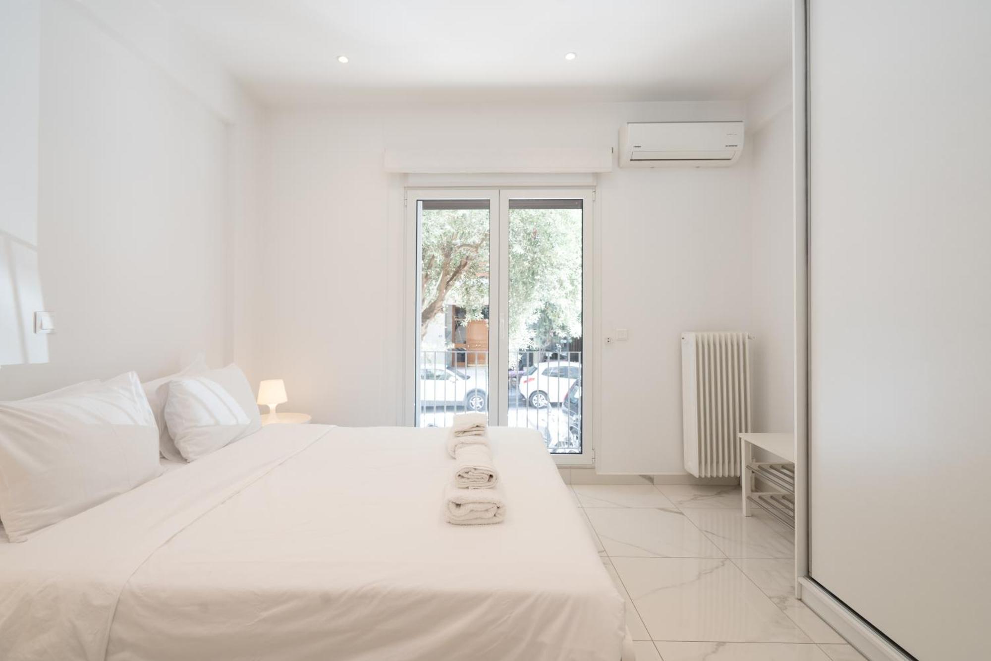 Sophisticated Modern Apt In Athens Center Εξωτερικό φωτογραφία